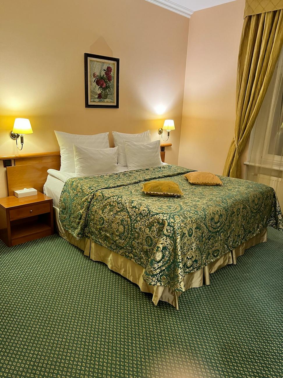 Classic Queen Room